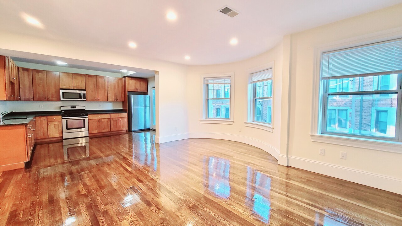 29 Commonwealth Ter, Unit 2 in Boston, MA - Building Photo