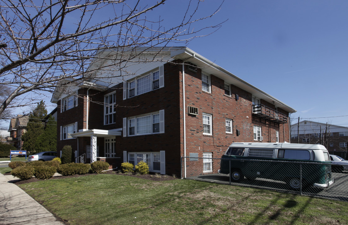 370 Williamson St in Elizabeth, NJ - Building Photo