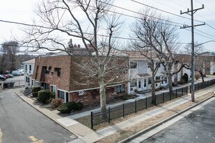 Clinton Court Apartments in Hempstead, NY - Building Photo