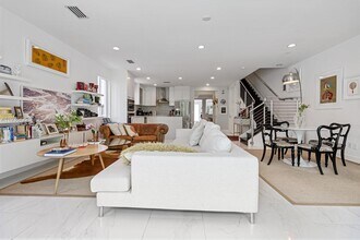 2930 Catalina St in Miami, FL - Building Photo - Building Photo