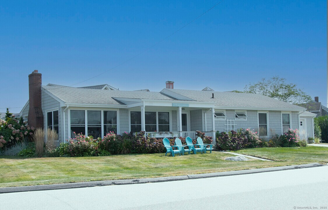 105 Sound Breeze Ave in Groton, CT - Building Photo