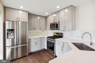 708 S Sartain St in Philadelphia, PA - Building Photo - Building Photo