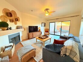 5640 E Bell Rd in Scottsdale, AZ - Building Photo