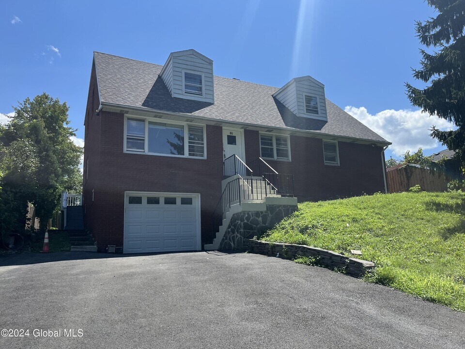 86 Hackett Blvd-Unit -1 in Albany, NY - Building Photo