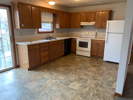 535 E Lacy St in Marshall, MO - Building Photo