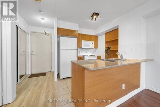 5940 Yonge St in Toronto, ON - Building Photo - Building Photo