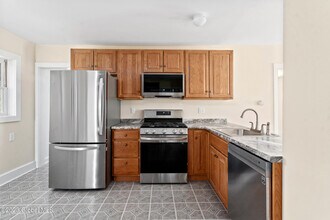 136 Saratoga Ave-Unit -#1 in Ballston Spa, NY - Building Photo - Building Photo