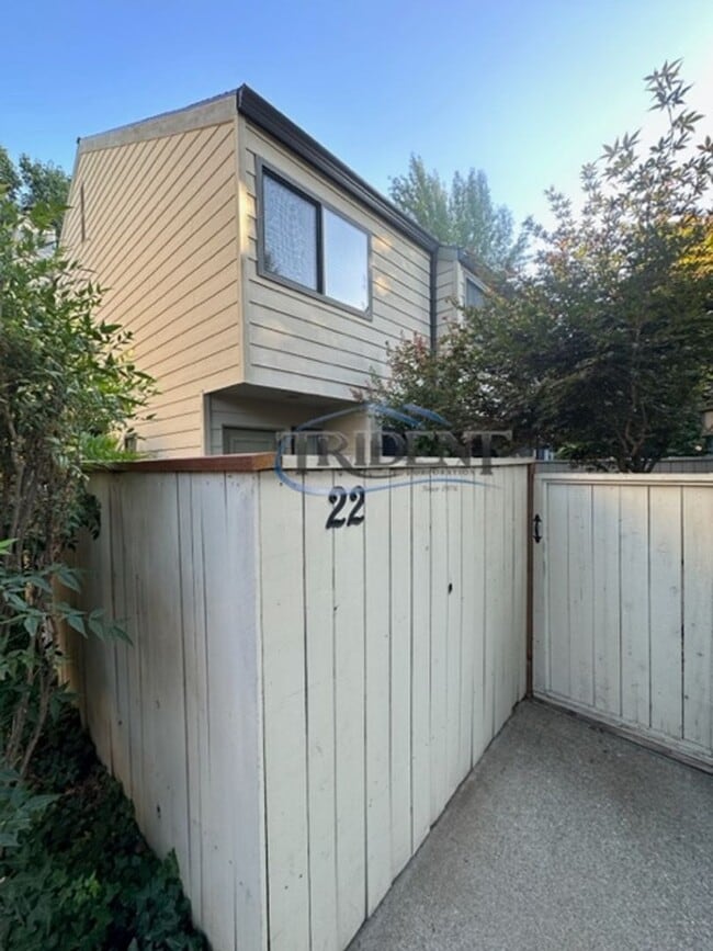 750 Lincoln Rd in Yuba City, CA - Building Photo - Building Photo