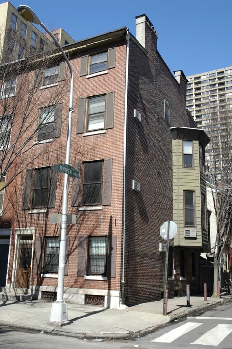 1331 Pine St in Philadelphia, PA - Building Photo