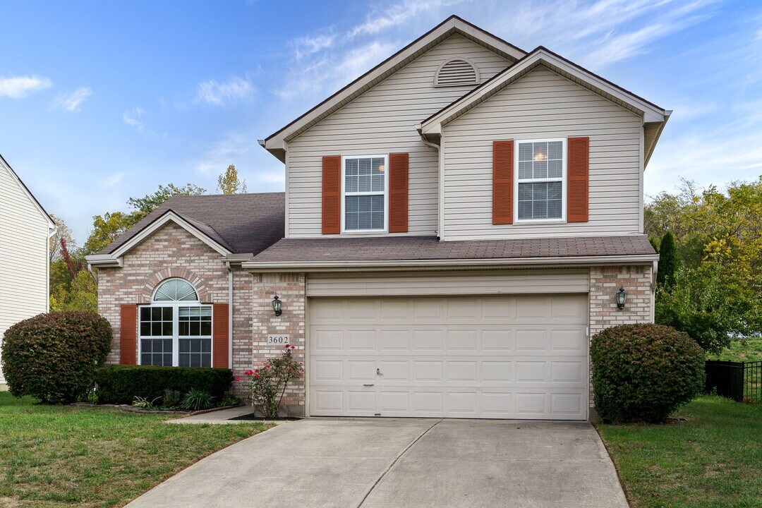 3602 Winterwood Dr in Dayton, OH - Building Photo