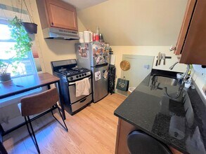 5 Blake St, Unit 8 in Cambridge, MA - Foto de edificio - Building Photo