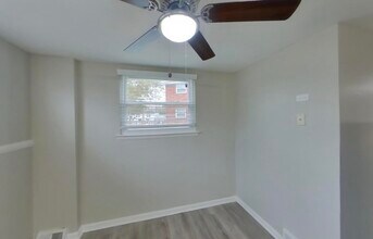 136 Crum Creek Dr in Woodlyn, PA - Building Photo - Building Photo