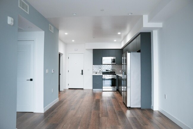 8940 Reseda Blvd in Los Angeles, CA - Building Photo - Building Photo