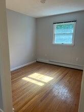 5 Boiling Spring Ave, Unit Beautiful 2nd floor apt in Westerly, RI - Building Photo - Building Photo