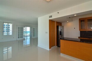 5900 Collins Ave, Unit 1008 in Miami Beach, FL - Building Photo