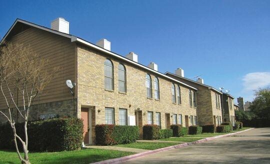 Patito Place Townhomes in Dallas, TX - Building Photo