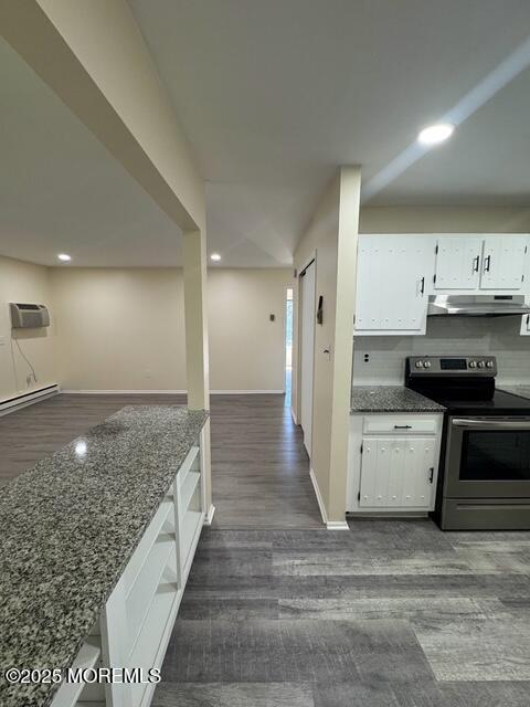 136 Amberly Dr in Englishtown, NJ - Building Photo