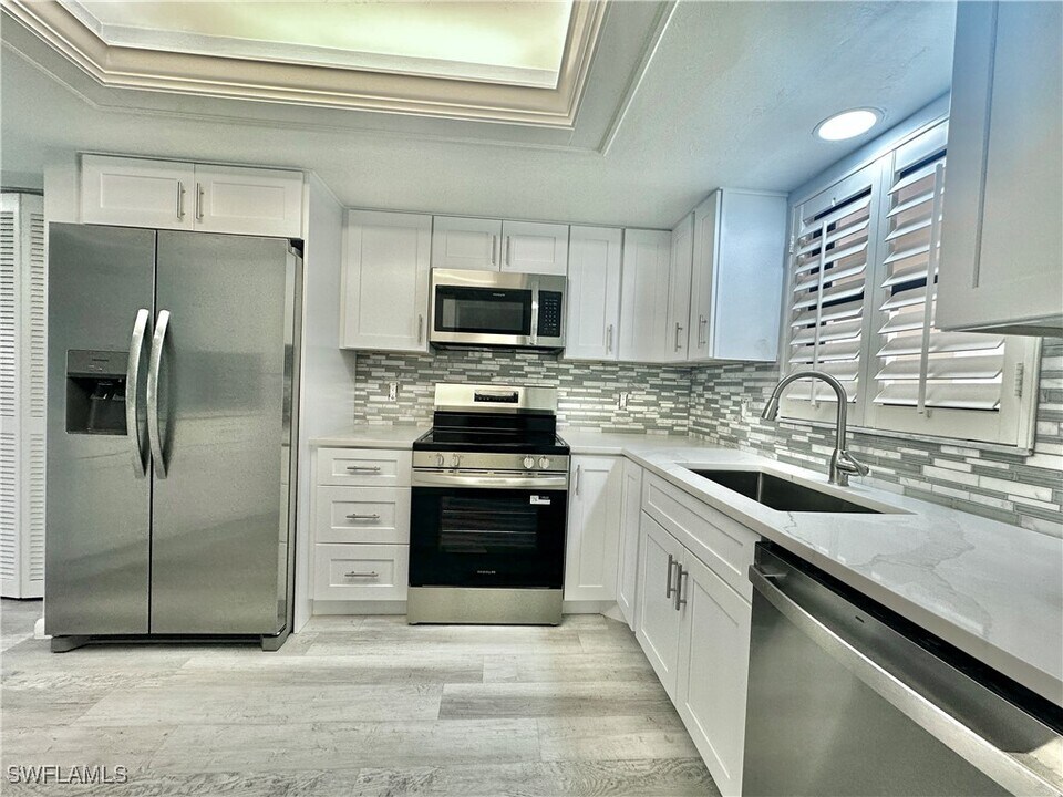 4955 Pepper Cir in Naples, FL - Foto de edificio