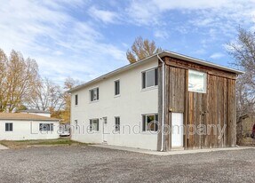 857 N 4th St in Laramie, WY - Building Photo