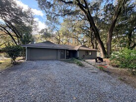 44 Oakview Rd in Hilton Head Island, SC - Building Photo