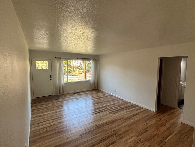 7912 N Dwight Ave in Portland, OR - Building Photo - Building Photo