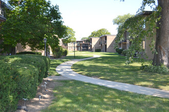 Forest Arms Apartments in Milwaukee, WI - Building Photo - Building Photo