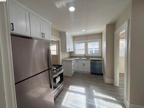 706 E 12th St in Pittsburg, CA - Building Photo - Building Photo