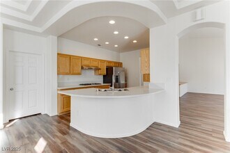 10729 Shackleton Dr in Las Vegas, NV - Building Photo - Building Photo