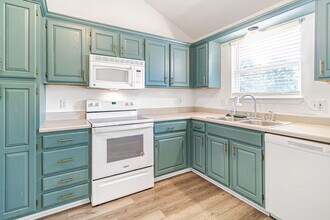 210 Summer Pl in Warrensburg, MO - Building Photo - Building Photo