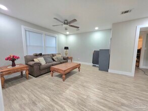 18 Milton Rd in Pensacola, FL - Building Photo - Building Photo