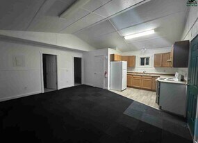 2465-2465 Maria St in Fairbanks, AK - Building Photo