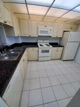 8720 Shadow Wood Blvd, Unit 205 in Coral Springs, FL - Building Photo - Building Photo