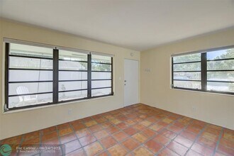 805 NE 40th St in Oakland Park, FL - Building Photo - Building Photo