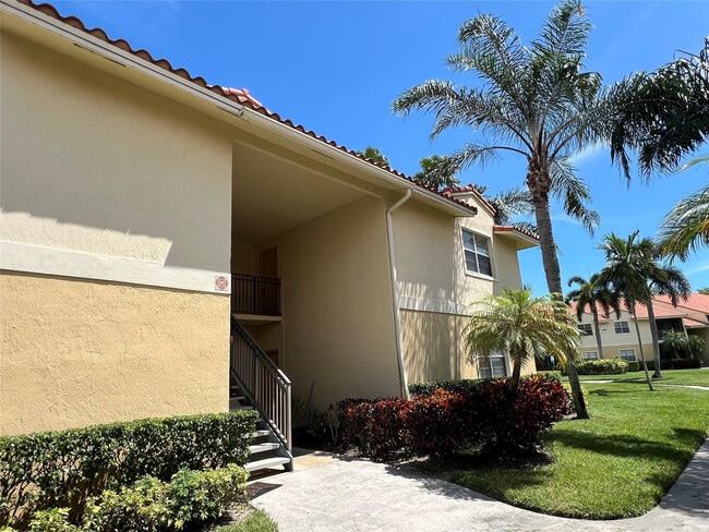 1241 SW 46th Ave in Pompano Beach, FL - Foto de edificio - Building Photo