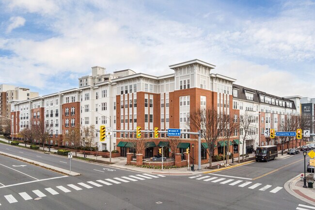 Halstead at The Metro in Fairfax, VA - Building Photo - Building Photo