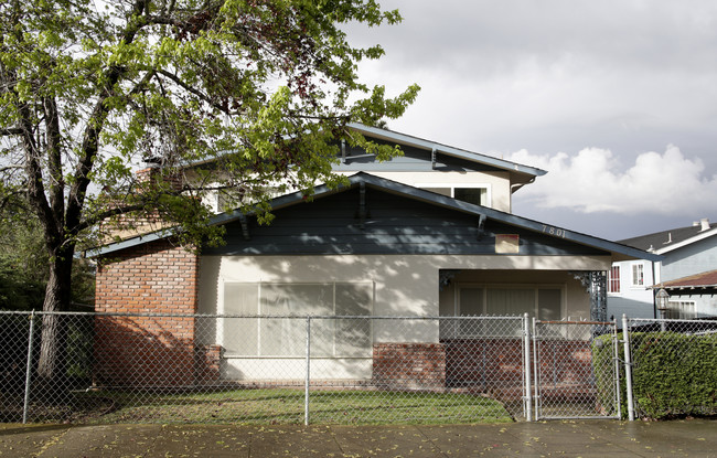 7801 Ney Ave in Oakland, CA - Building Photo - Building Photo