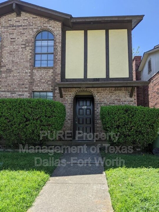 936 Southmoor Dr in Arlington, TX - Building Photo