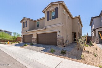 5835 E Rose Garden Ln in Phoenix, AZ - Building Photo - Building Photo