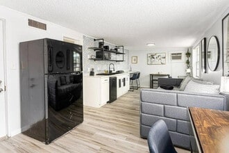 1204 Co Rd 431 in Pine Hills, FL - Building Photo - Building Photo