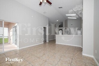 1122 Liberty Hall Dr in Kissimmee, FL - Building Photo - Building Photo