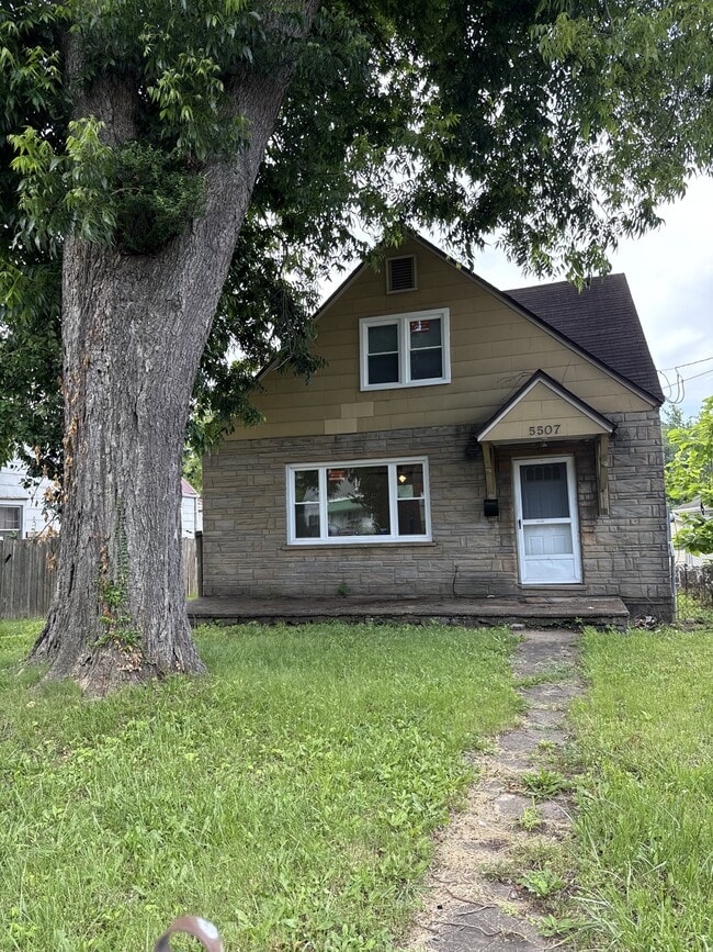property at 5507 MacCorkle Ave SW
