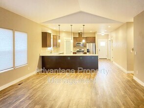 106 S 21st St in Philomath, OR - Building Photo - Building Photo