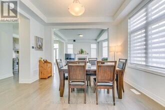 1392 Hydrangea Gdns in Oakville, ON - Building Photo - Building Photo