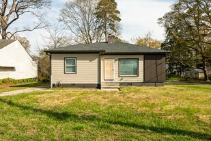 1443 Venetian Dr SW in Atlanta, GA - Building Photo