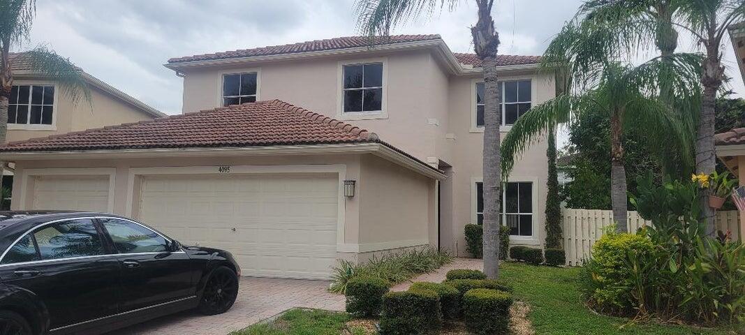 4095 Torres Cir in West Palm Beach, FL - Foto de edificio