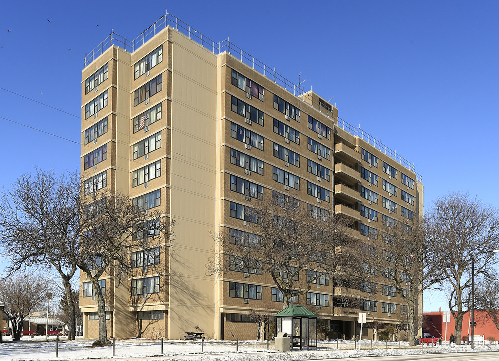 John F. Kennedy Plaza in Lorain, OH - Building Photo