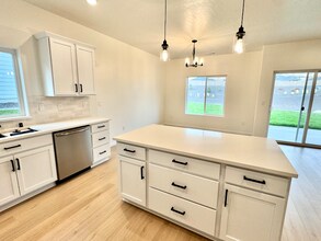 3866 Barbera St in Richland, WA - Foto de edificio - Building Photo