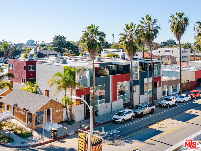 1320 Abbot Kinney Blvd in Los Angeles, CA - Building Photo - Building Photo