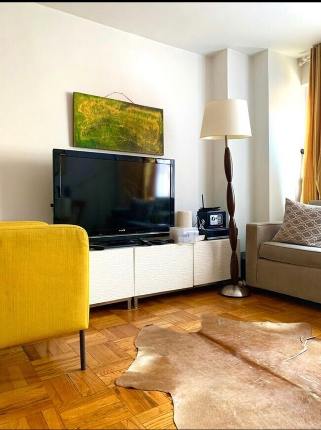 240 E 76th St in New York, NY - Building Photo - Building Photo