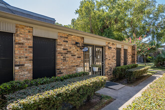 RIVERSIDE OAKS APARTMENTS in Shreveport, LA - Building Photo - Building Photo